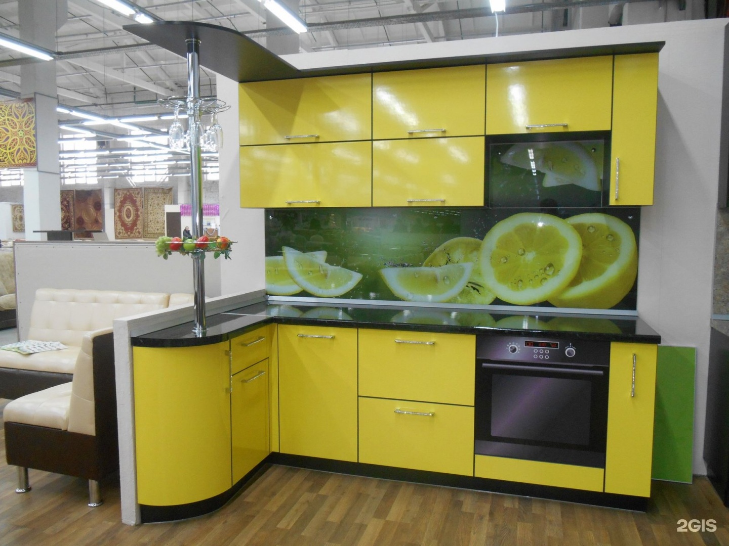 Кухонная мебель цвет лимон