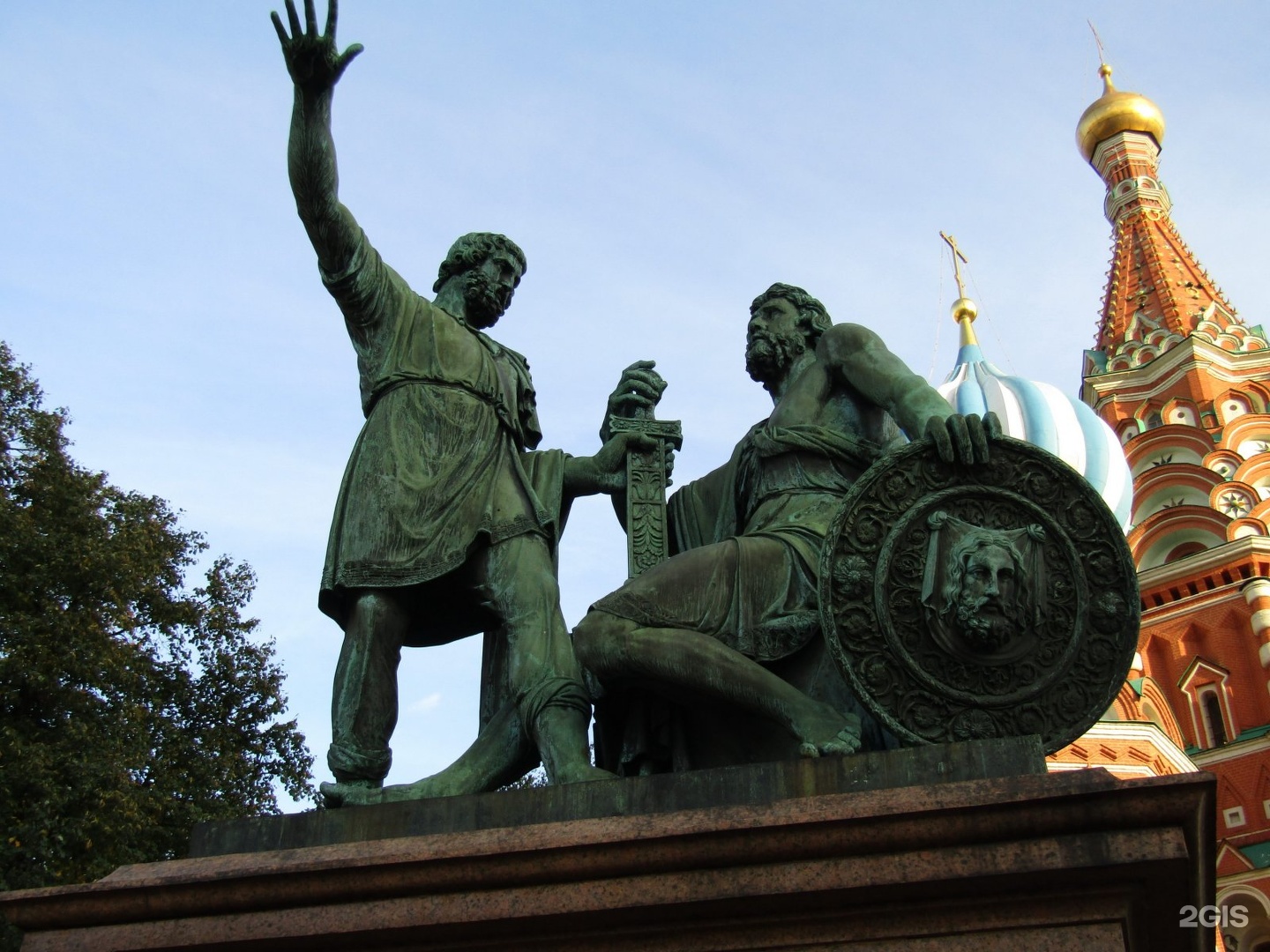 памятник минину в москве