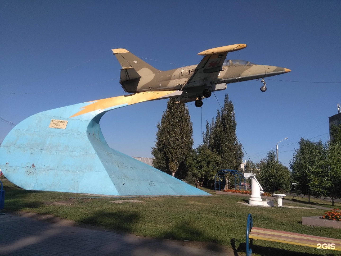 Памятник самолет в Барнауле