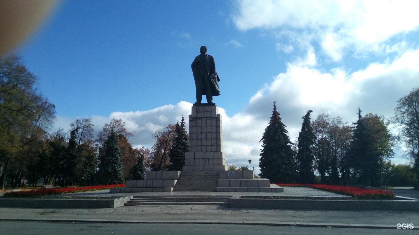 Памятник Ленину в Ульяновске
