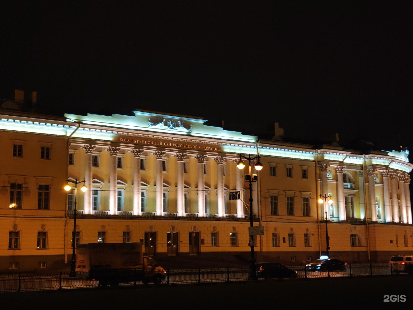 Russian constitutional court. Конституционный суд РФ СПБ. Конституционный суд РФ Сенатская. Суд на Сенатской площади Санкт-Петербурга. Конституционный суд Сенатский зал.