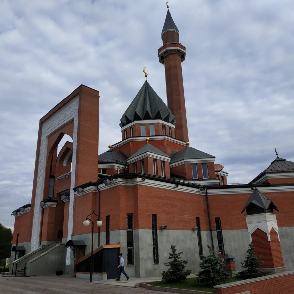 Мемориальная мечеть в Москве. Мечеть парк Победы Москва. Московская мемориальная мечеть магазин. Мемориальная мечеть в Москве табличка.