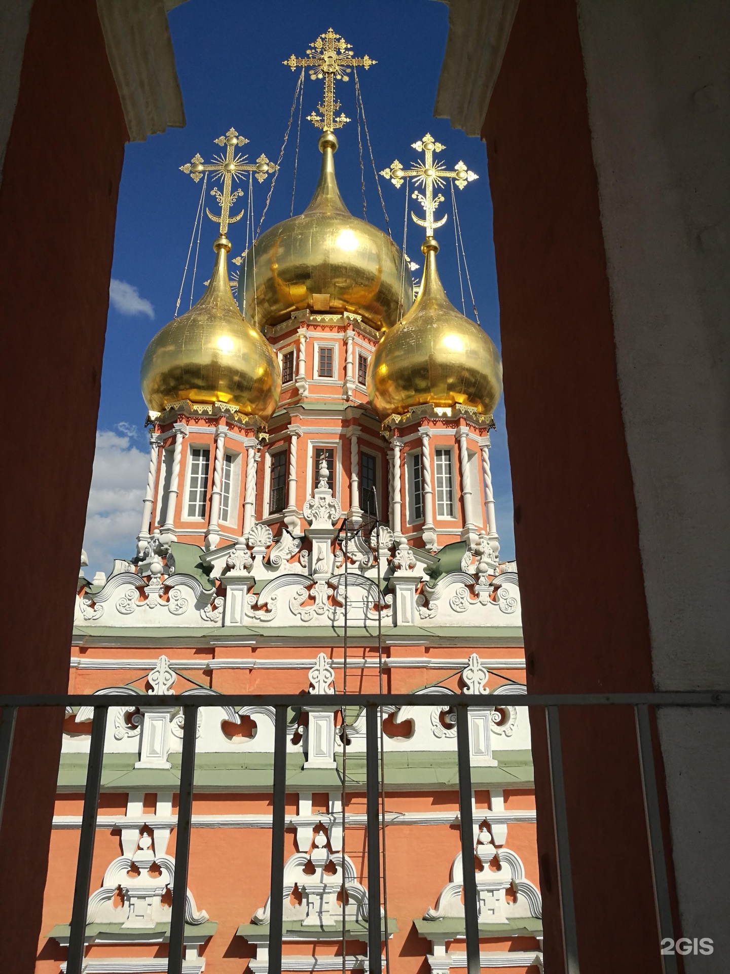 Вилла кадаши москва. Храм Воскресения Христова в Кадашах. Церковь Воскресения в Кадашах в Москве. Храм 2 Кадашевский переулок. Церковь в Кадашах на Ордынке.