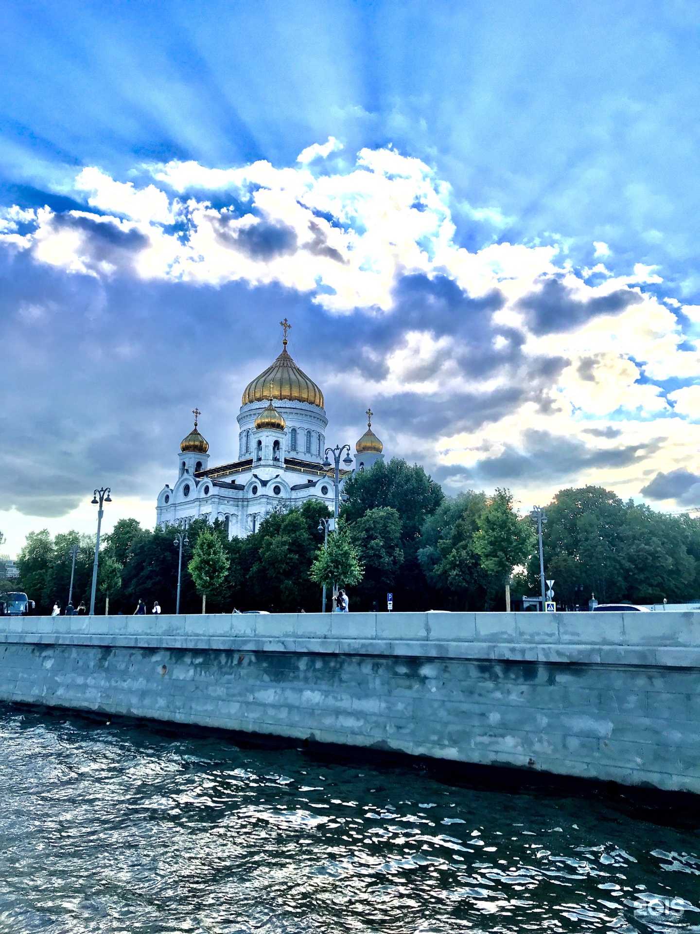 Москва волхонка 15. Волхонка 15. Храм Христа Спасителя панорама. Москва улица Волхонка 15 кафедральный Соборный храм Христа Спасителя. Храм Христа Спасителя на Волхонке картины.