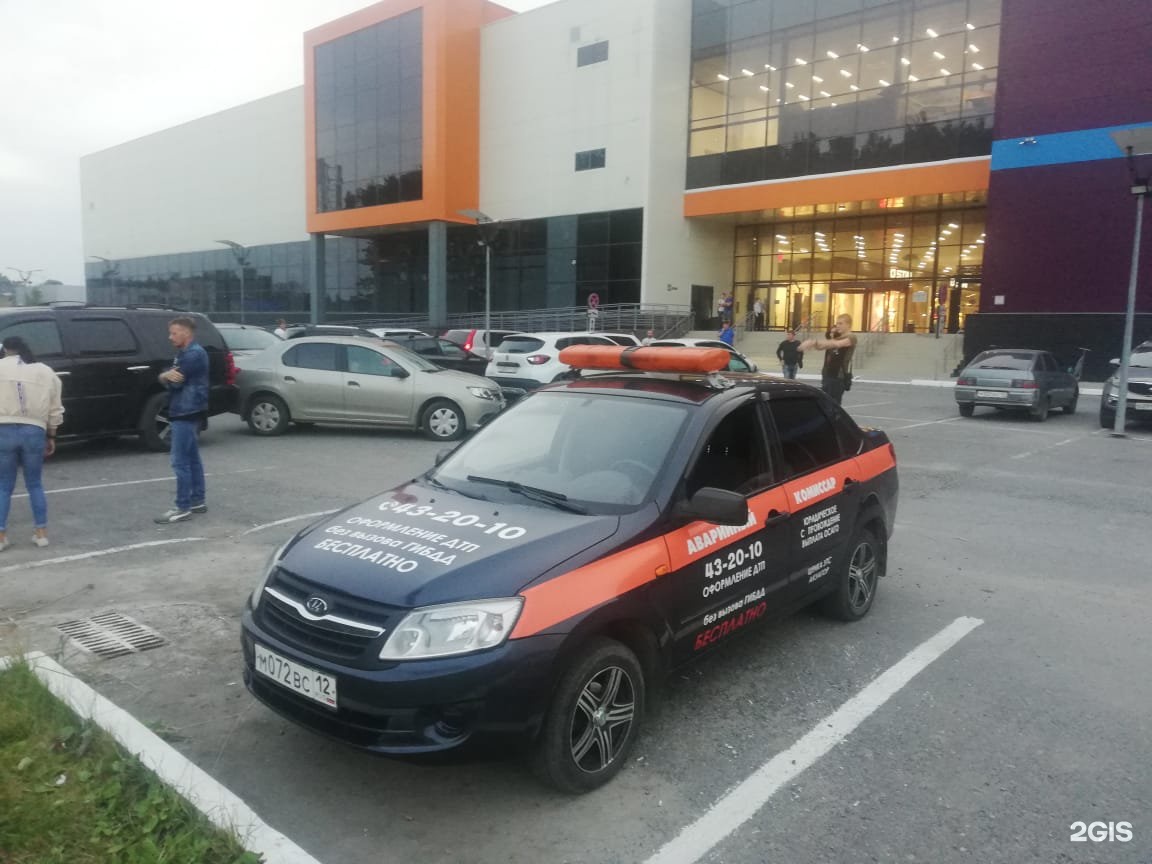 Аварийный комиссар дон. Аварийный комиссар. Аварийный комиссар автомобиль. Аварийный комиссар авто темного цвета.