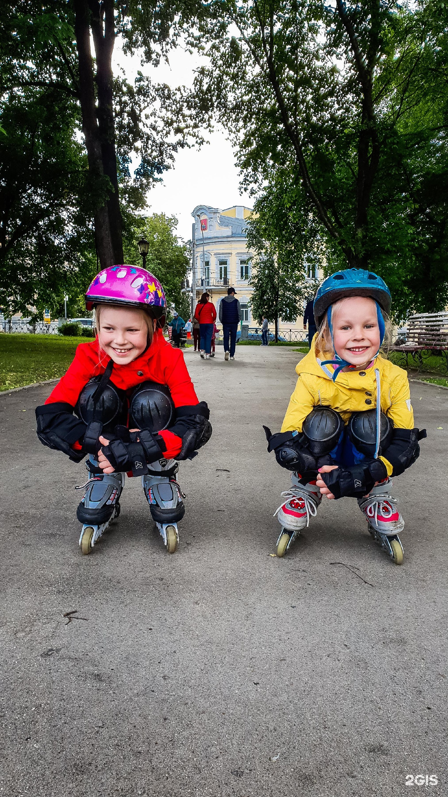 Прокат роликов нижний новгород. Роллер парк. Ролик про школу. Прокат велосипедов Пермь Балатовский парк.