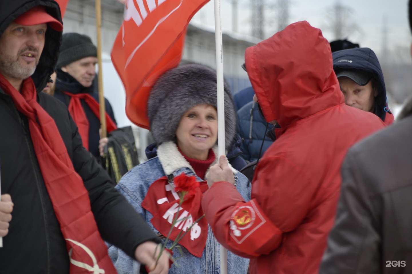 19 ноября новокузнецк. КПРФ Новокузнецк. КПРФ владелец. КПРФ Новокузнецк номер телефона. Шарф КПРФ купить СПБ.