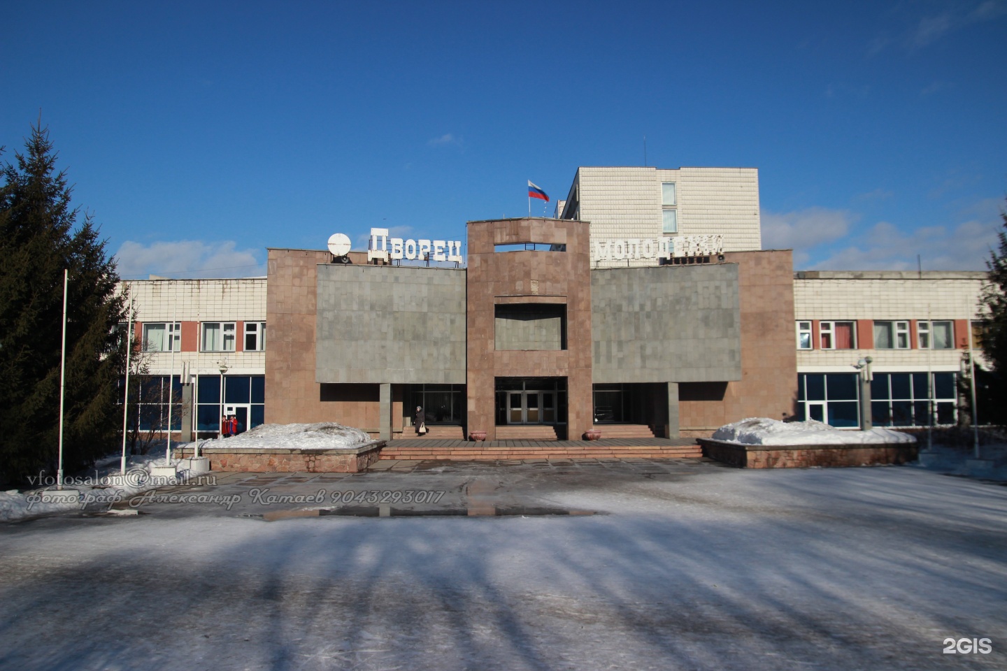 Гостиница молодежная омск. Перелета 1 Омск. Дворец перелёта 1 Омск. М.перелета 1 Омск дворец молодежи. Перелёта 1 Омск дворец молодежи пуховики.