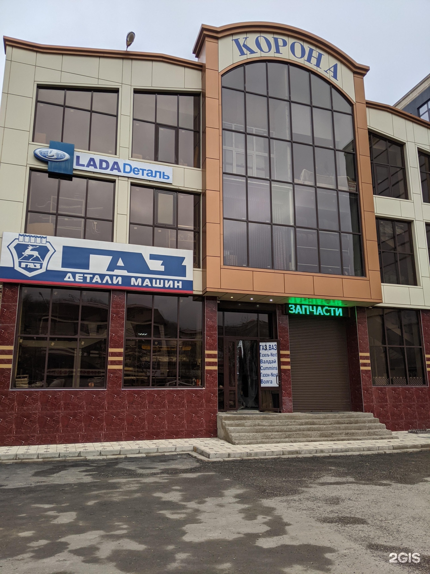 танкаева 57 в махачкале корона. спортивный магазин на акушинского в махачкале. улица танкаева в махачкале. гостиница корона махачкала. лавка корона.