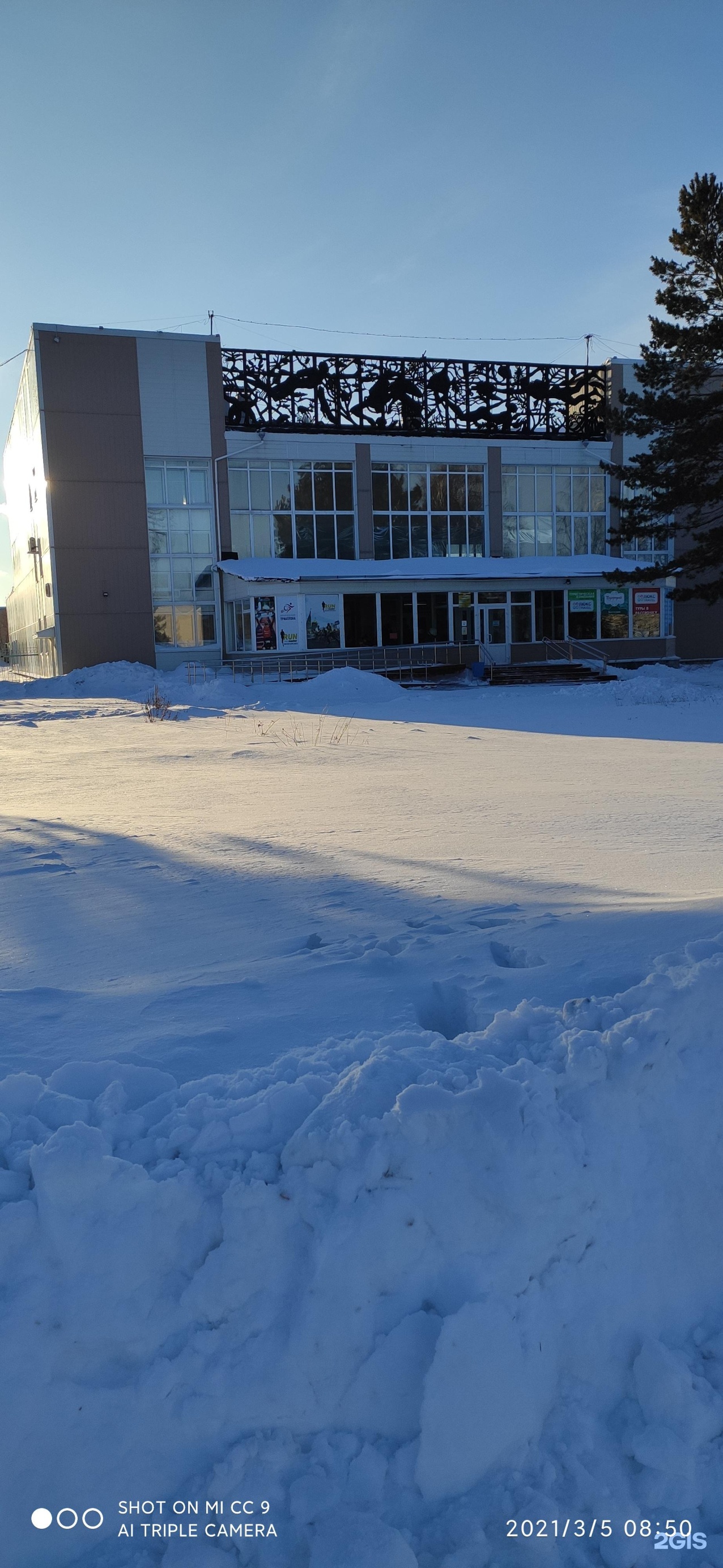 Автомобилист бассейн омск. Бассейн коралл Омск. Коралл Омск. Бассейн коралл Киров.