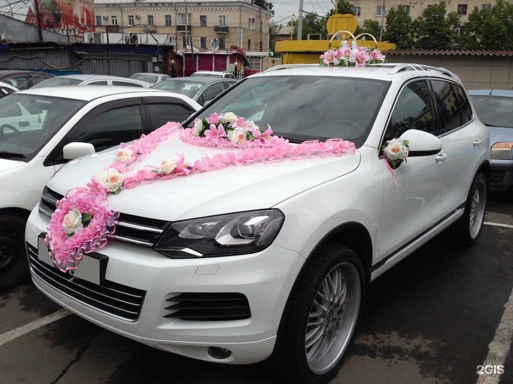 Аренда автомобиля с водителем на свадьбу. Украсить свадебный кортеж. Машина на свадьбу с водителем. Кортежи для свадеб и торжеств. Машина напрокат.