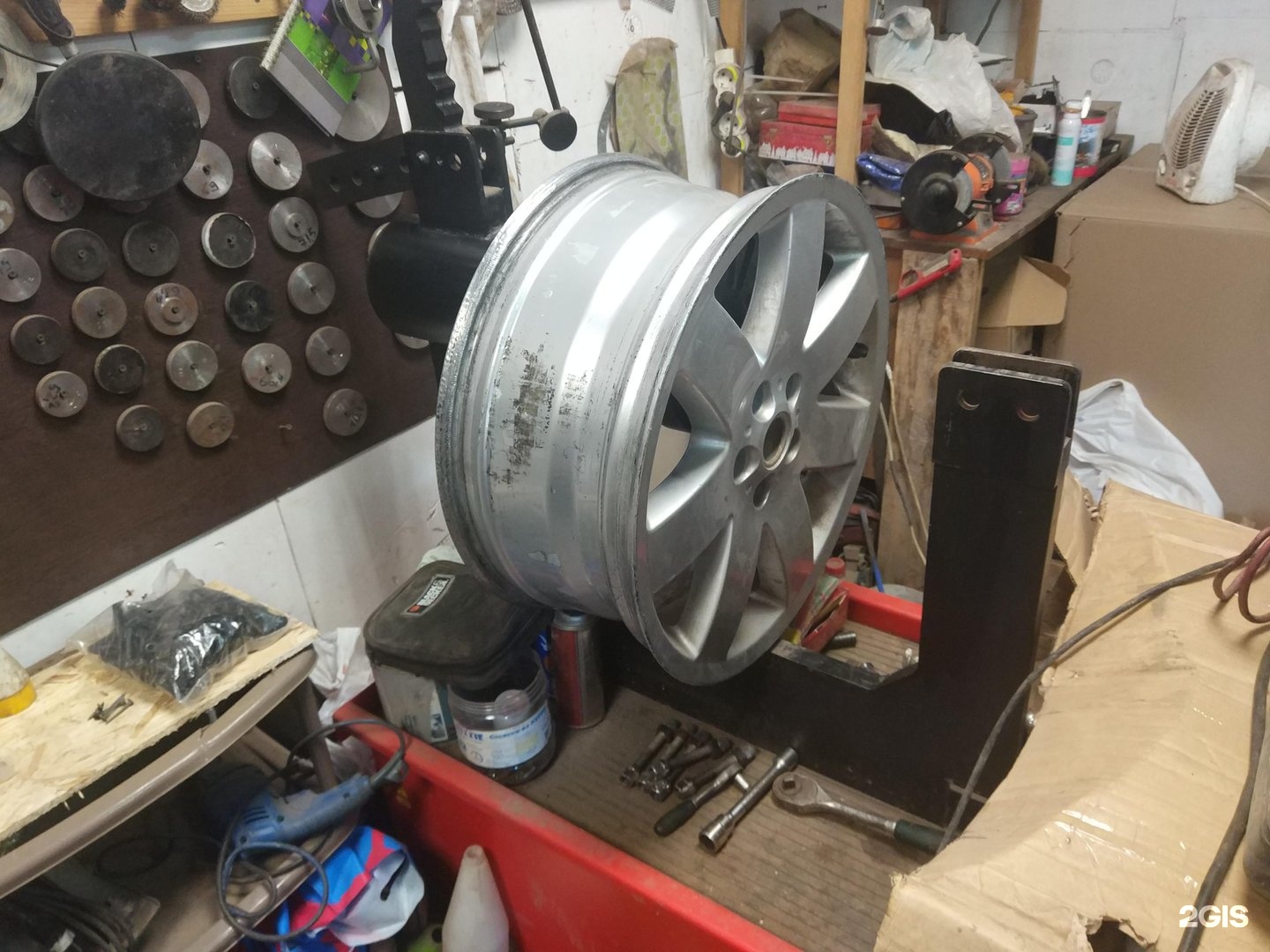 Сварка диска. Правка дисков тольятти. Покраска дисков в тольятти. Правка литых дисков. Правка прокатка дисков.