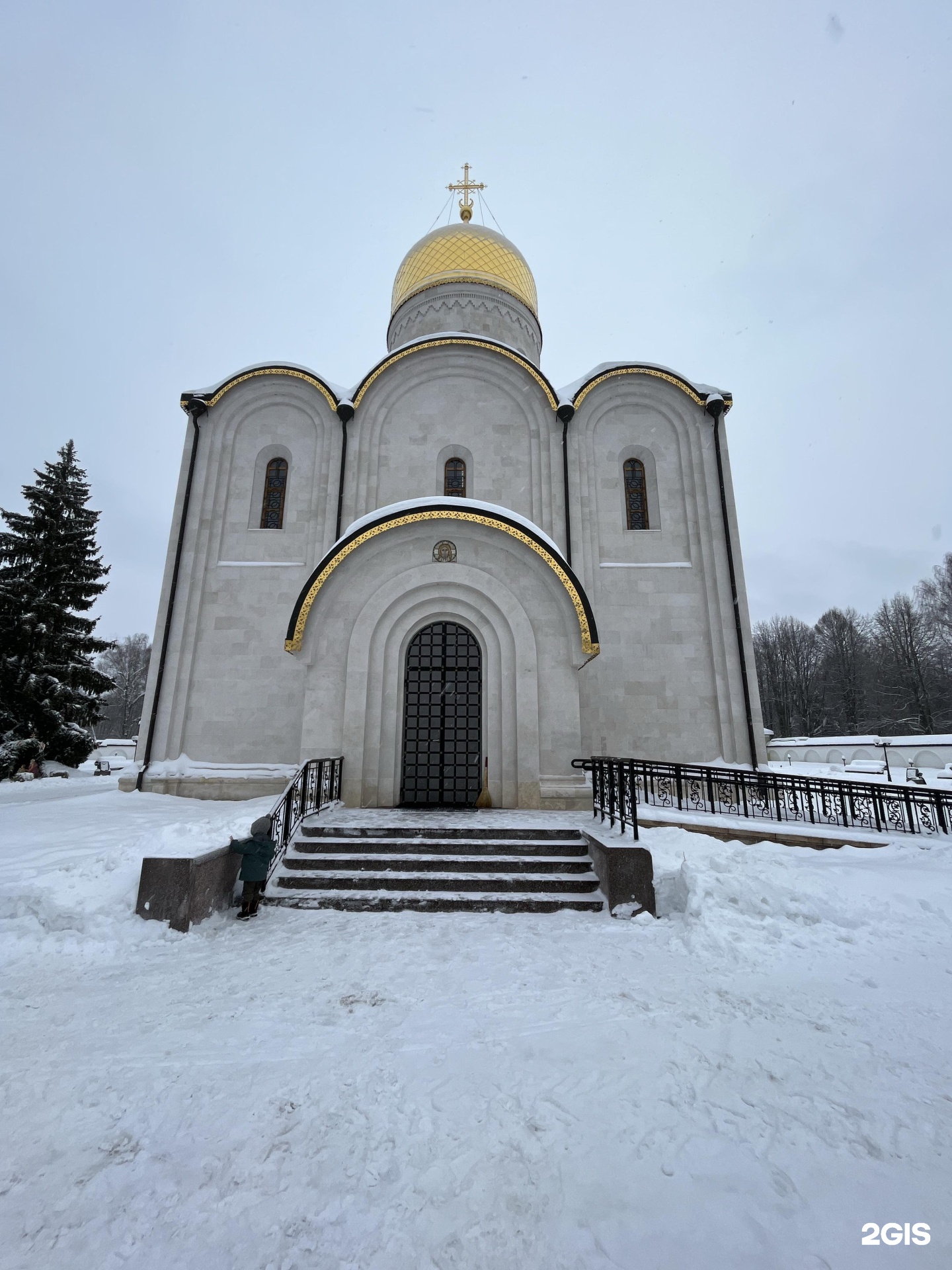 Три святителя в раменках. Храм трех святителей в Архангельском. Церковь трех святителей великих Ульяновск. Храм трех святителей московских Медведево. Храм 3 святителей Нижний Новгород.