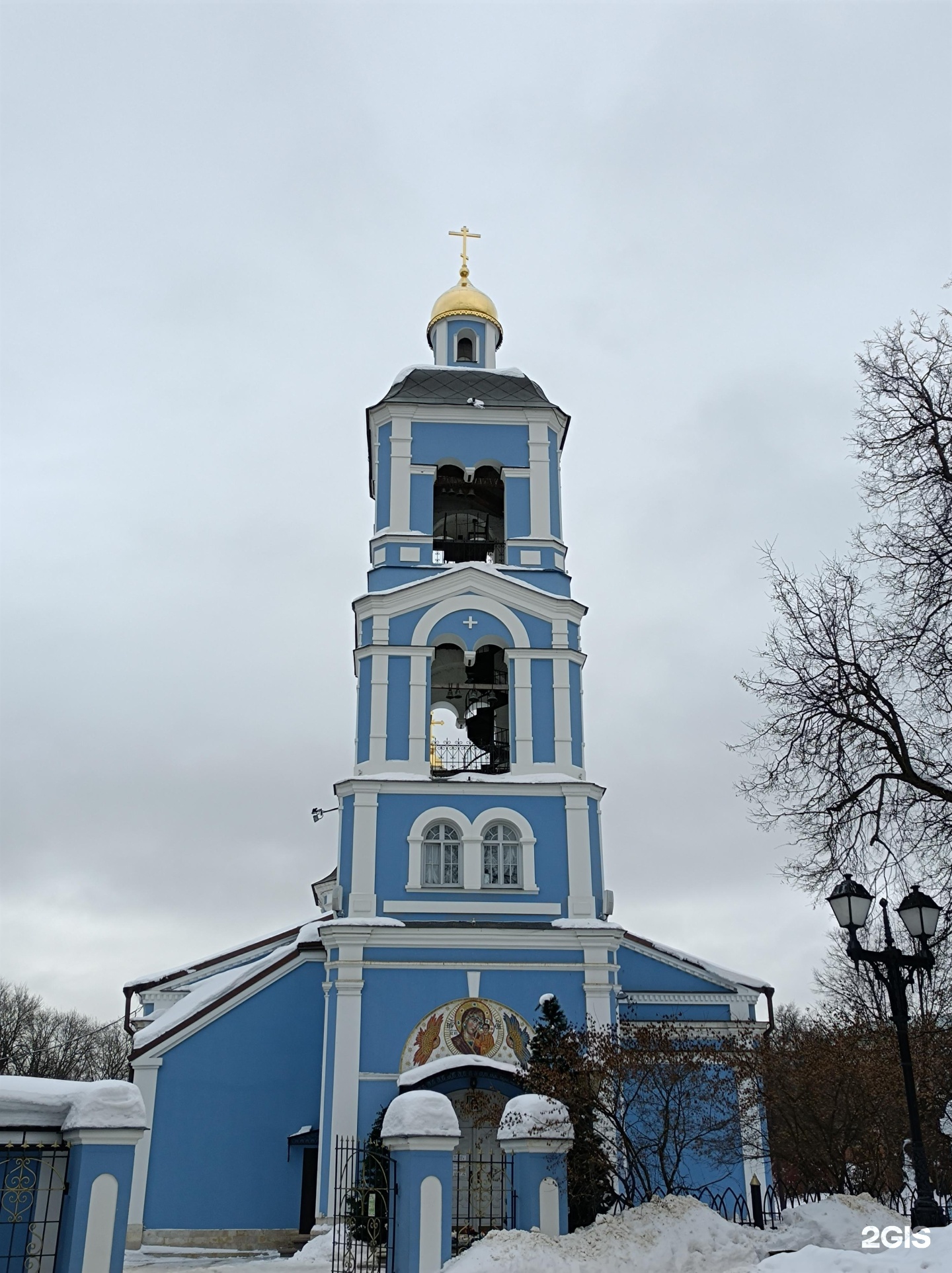 Петровка церковь иконы божией матери живоносный. Живоносный источник в Царицыно. Храм иконы Божией матери «Живоносный источник» в Царицыне. Школа Живоносный источник в Царицыно. Икона Живоносный источник.