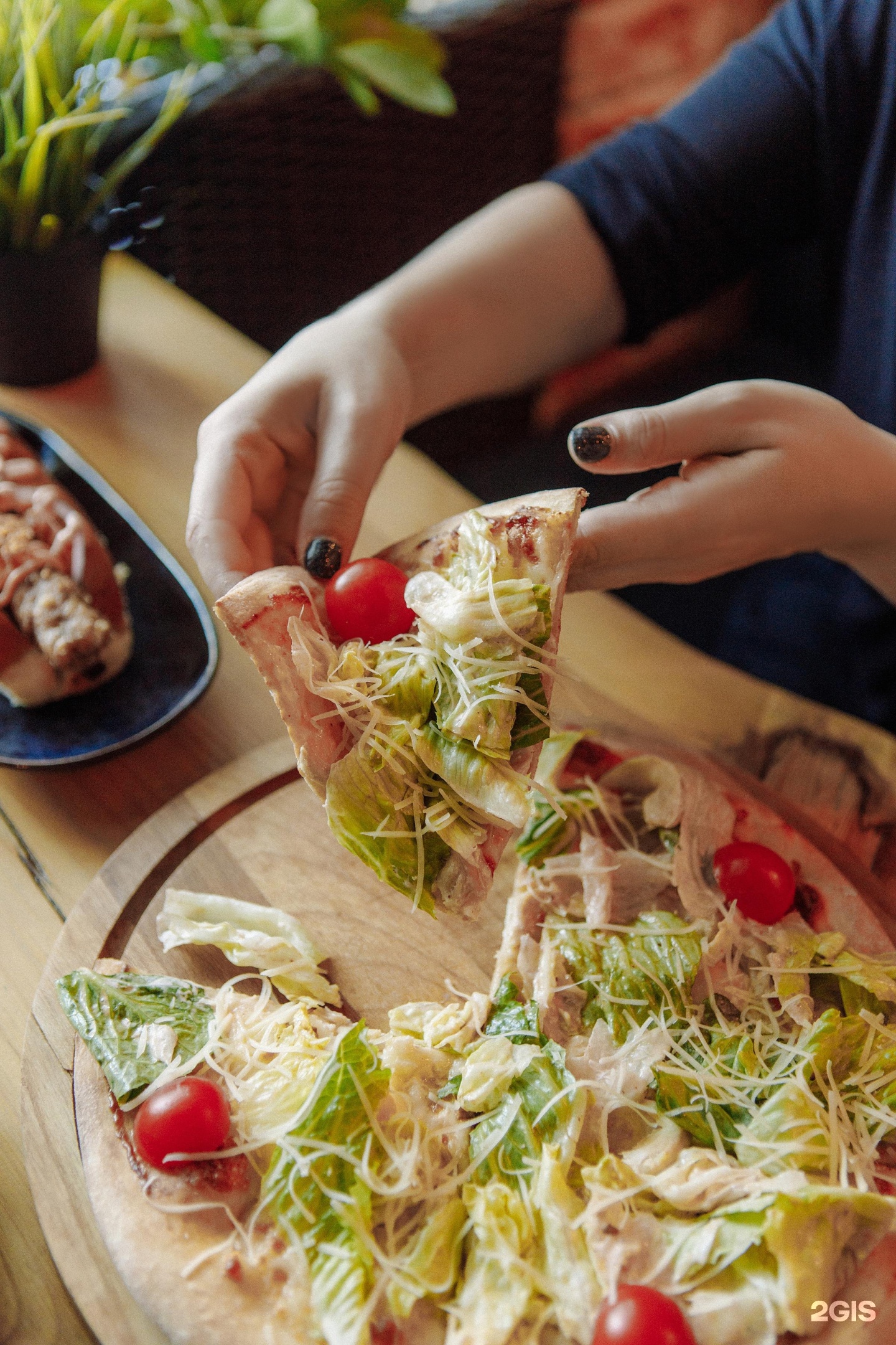 Кафе сабрина во внуково. Food place. Кафе в центре. Food placeholder. Ресторан для контейнеров курорт.