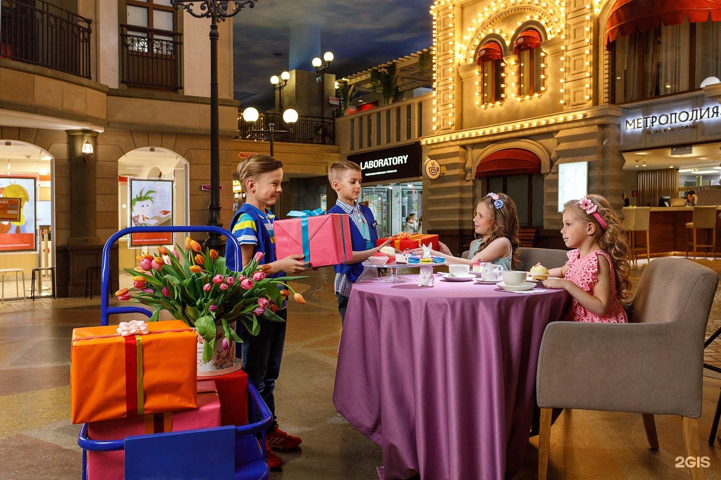 Кидзания город профессий в тц авиапарк. Кидзания кафе. Кидзания. Кидзания ресторан метрополия. Город профессий kidzania dubai.