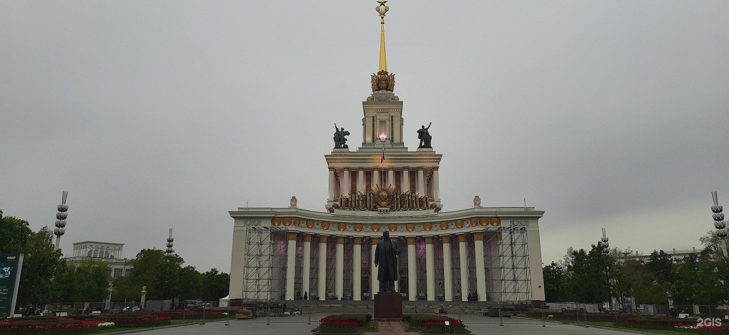 Аптека на вднх. Достопримечательности Москвы ВДНХ. Памятник республикам на ВДНХ. Путеводитель ВДНХ. Достопримечательности Москвы 2 класс окружающий мир ВДНХ.