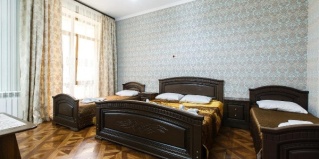 Адлер: Гостевой дом Галина