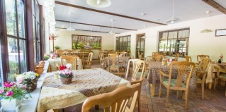 Рыбачий: Отель Трактир у дороги