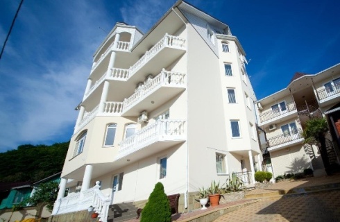 Лоо пос.: Коттедж Лера