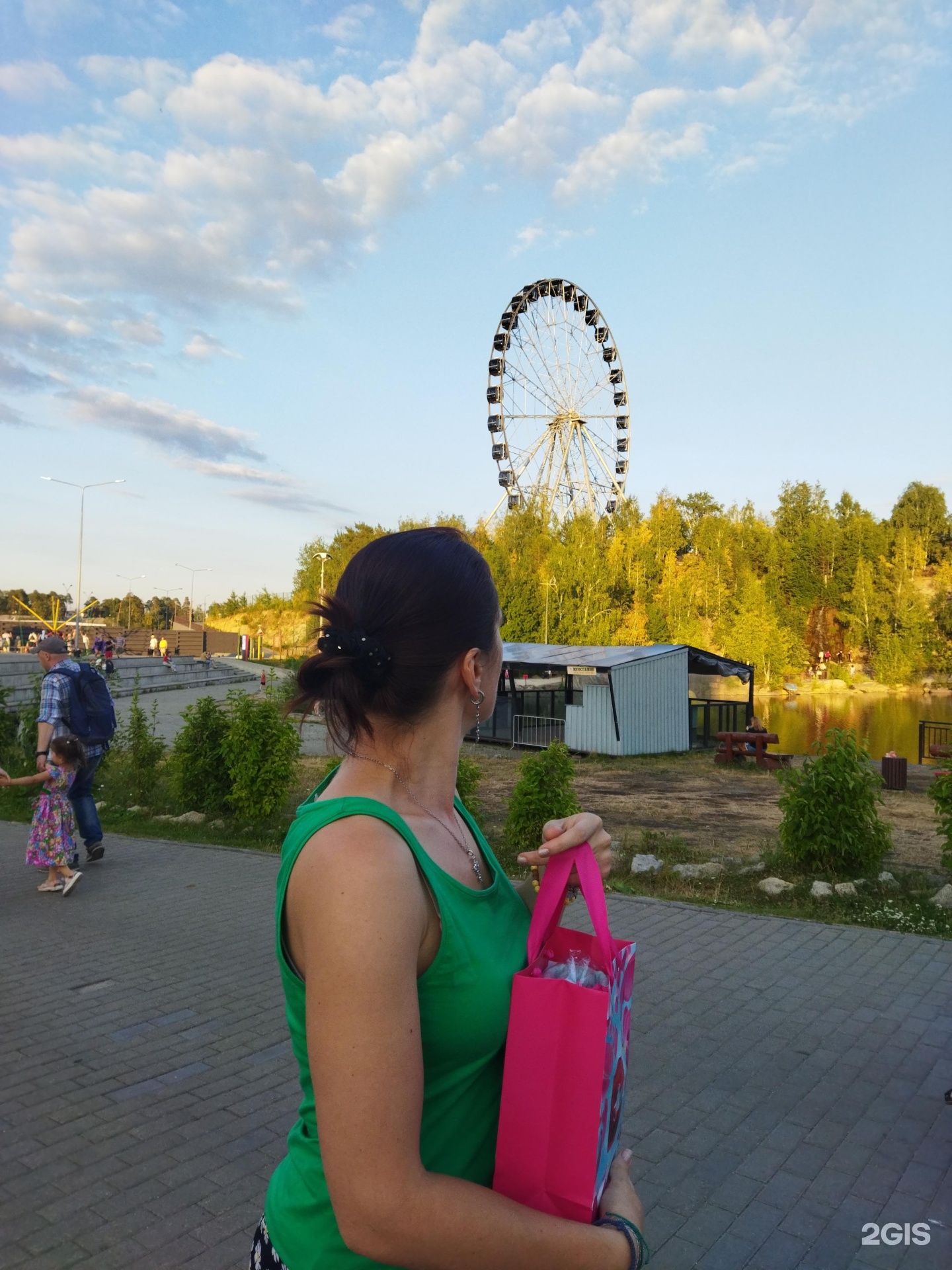 Радуга парк. Радуга парк ЕКБ. Радуга парк ул. Репина, 94 фото. Радуга парк ул. Репина, 94, Екатеринбург фото.