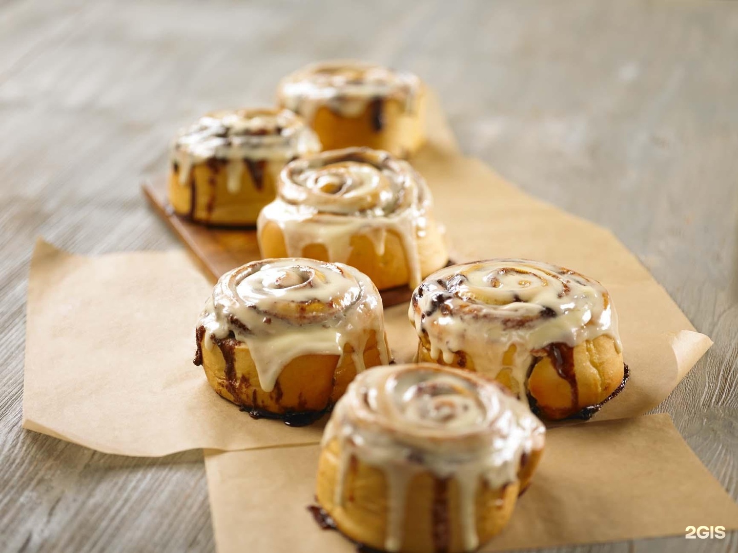 синабон классический. синабон с корицей. синабон шокобон. Cinnabon булочки с корицей. синабоновские булочки.