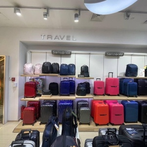 Фото от владельца Samsonite, сеть бутиков сумок и чемоданов