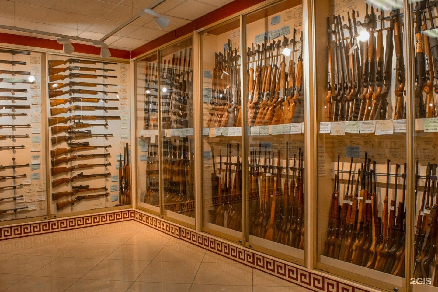 Комиссионное оружие в москве. Комиссионный магазин оружия в СПБ фото.