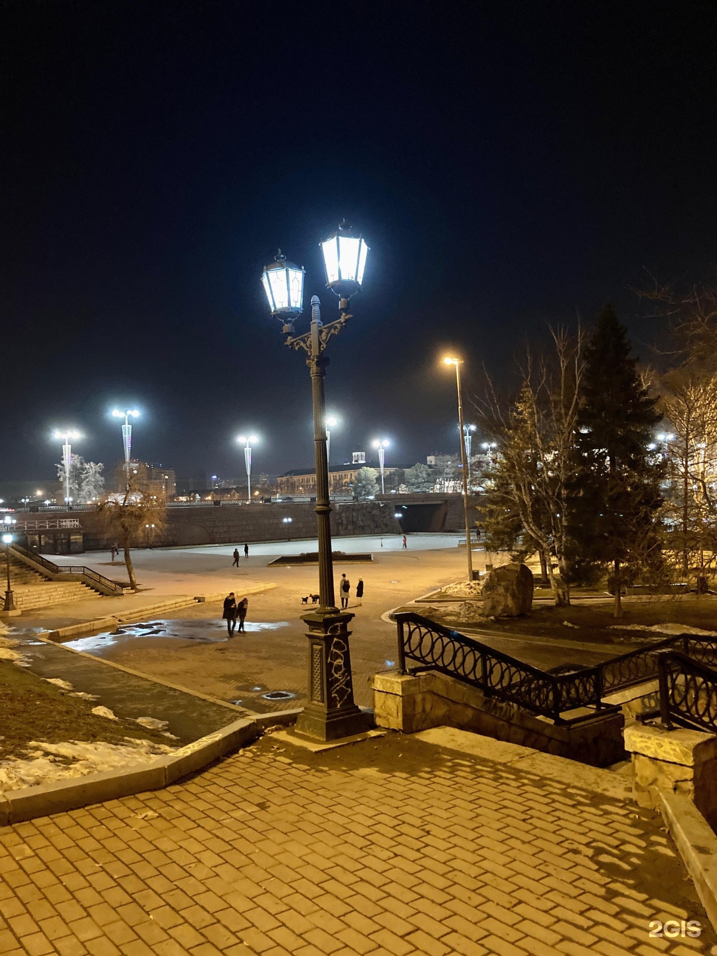 Свердловская область Екатеринбург проспект Ленина 28к2 подкова. Подкова на набережной. Подкова просп. Ленина, 28, корп. 2, Екатеринбург фото.