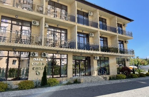 Лазаревское пос.: Отель Слон