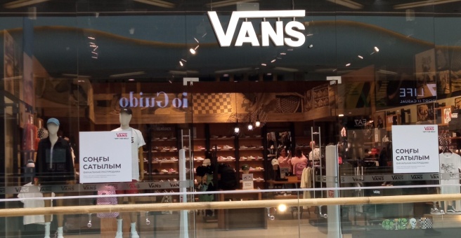 vans clothing near me