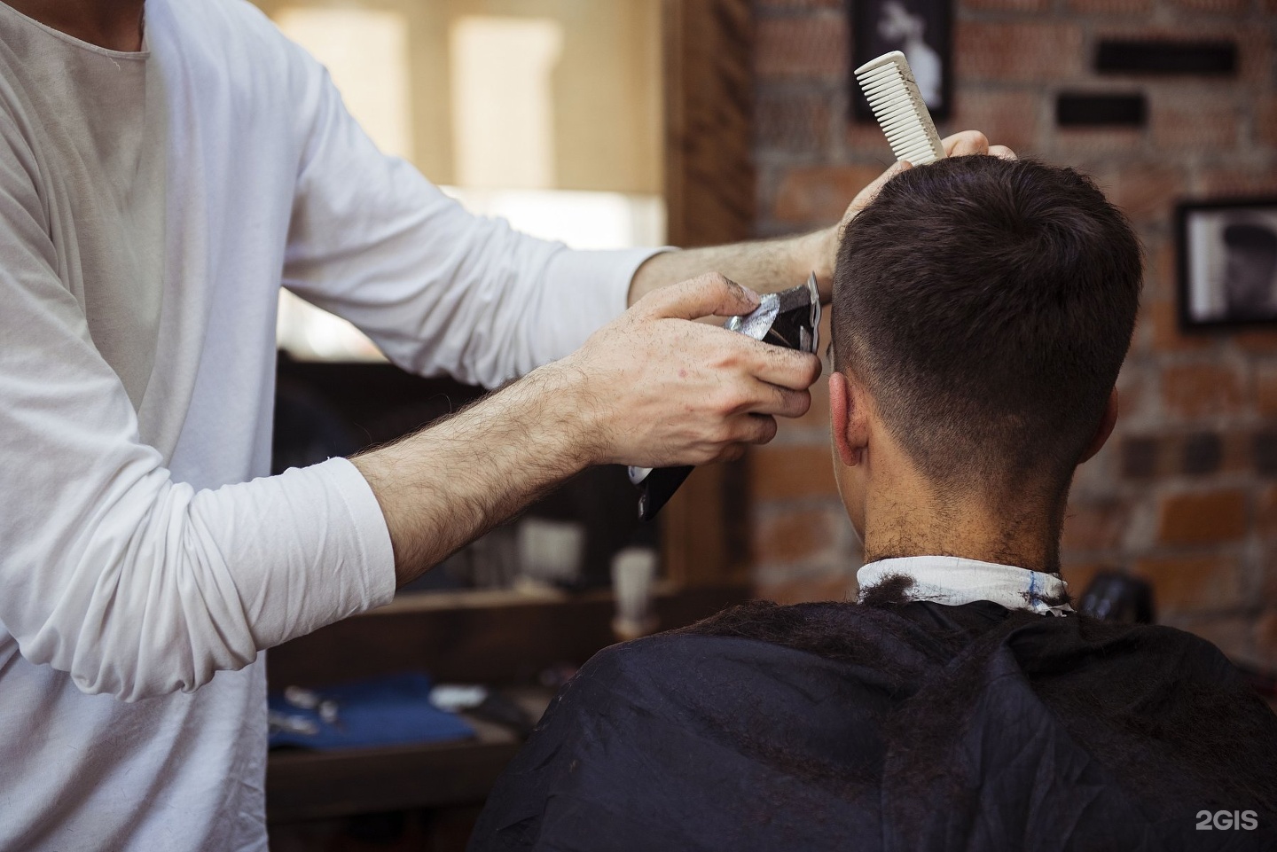 Укладка мужских волос в парикмахерской
