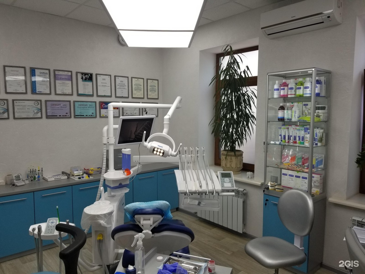 Поликлиника на одесской. Стоматология на Одесской Севастополь. Парашютная 34 стоматология. Стоматология на Одесской студия Эстет. Стоматология Парашютная 44 к 2.