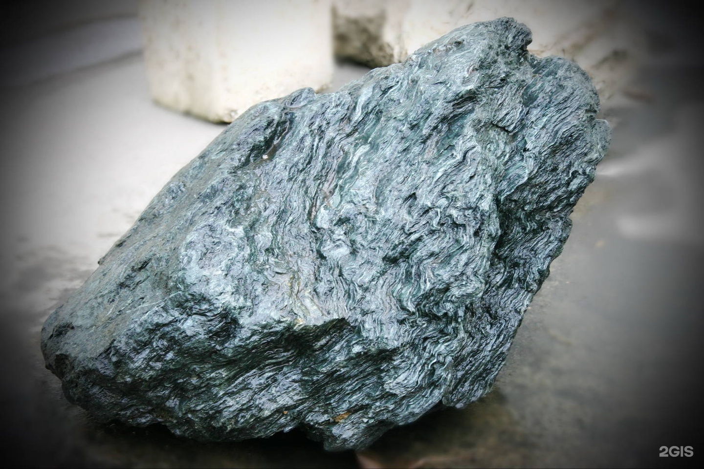 Особый камень. Окаменелое дерево черное. Морская галька 3-5 фракция. Камень под челябинском. Особый камень.