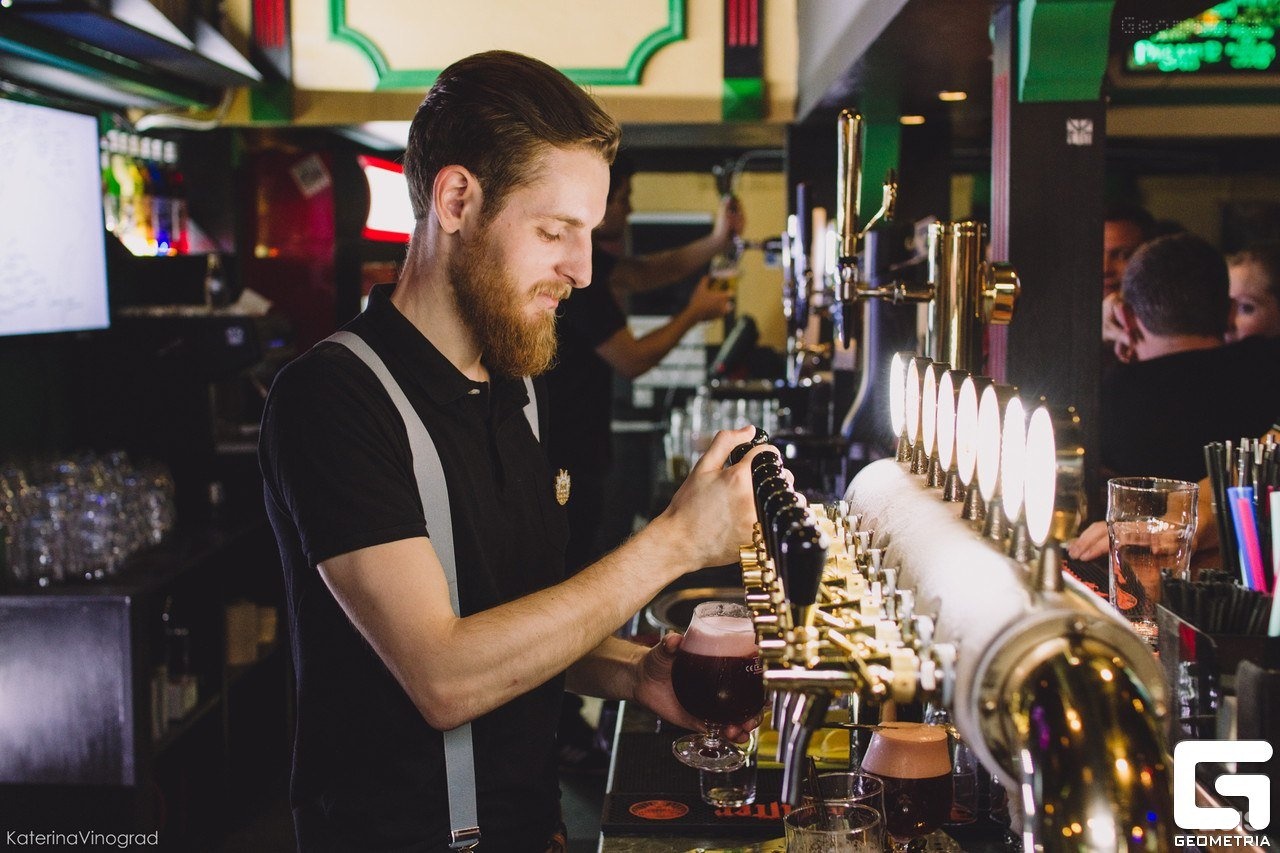 Харатс паб челябинск. Irish pub Челябинск. Ирландский паб Брянск. Merchik pub.