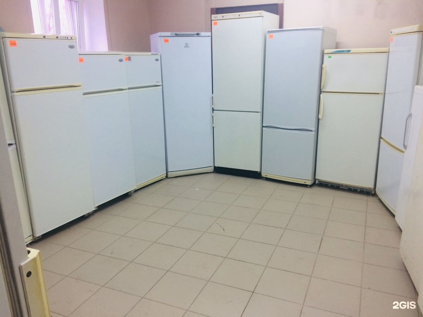 Б у 10 ru. Много холодильников б/у. Бытовые и промышленные холодильники в ряд. Холодильник БЦ. Бу техника.