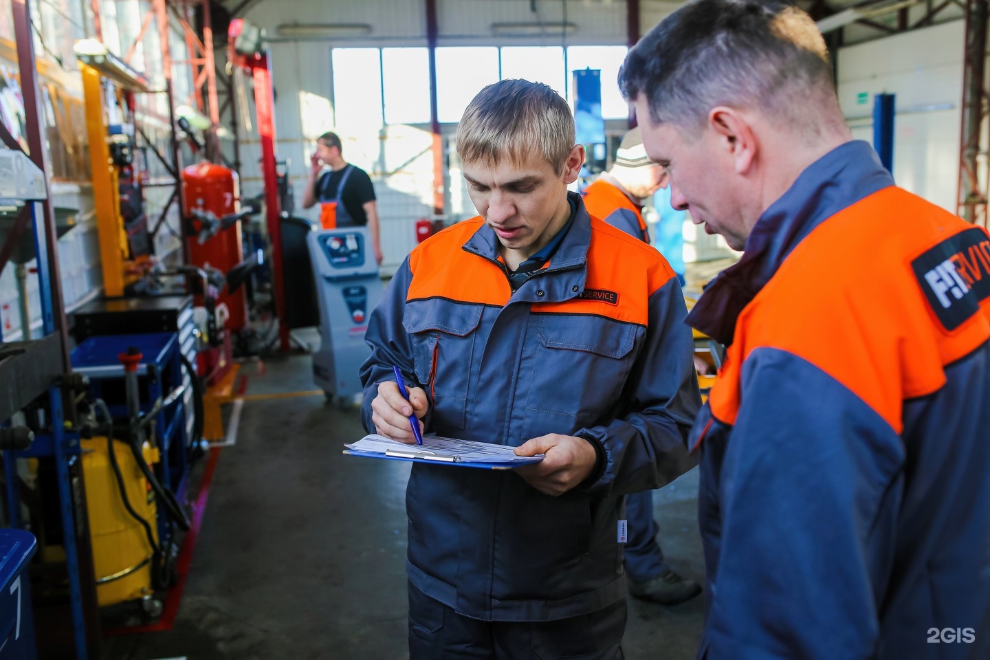 Гидросервис омск. Фит сервис Омск. Крансервис Омск. Fit service Тюмень 50 лет. В Омске сервис 24.