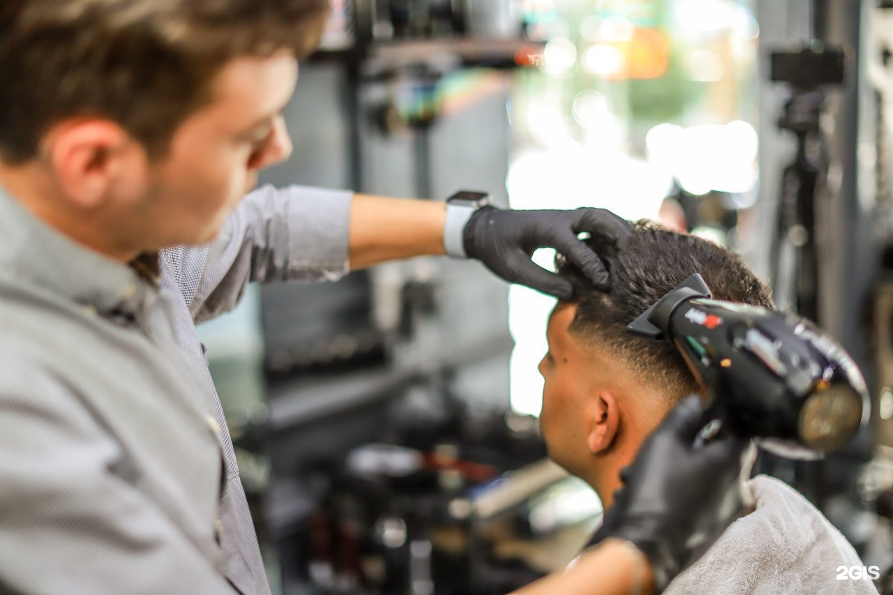 Дядя барбершоп. Chill Barber Жуковский. Барбершоп дядя Чили.