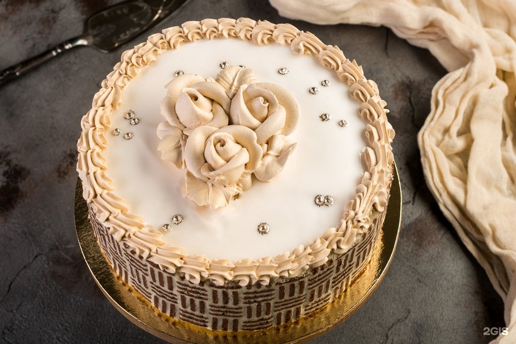 Торт кофейный золотой Колос. Торт с золотом. Декор торта в золотом цвете. Торт с золотыми узорами.