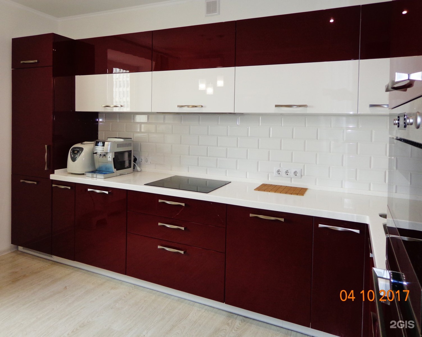 Кухонный гарнитур бордовый с белым