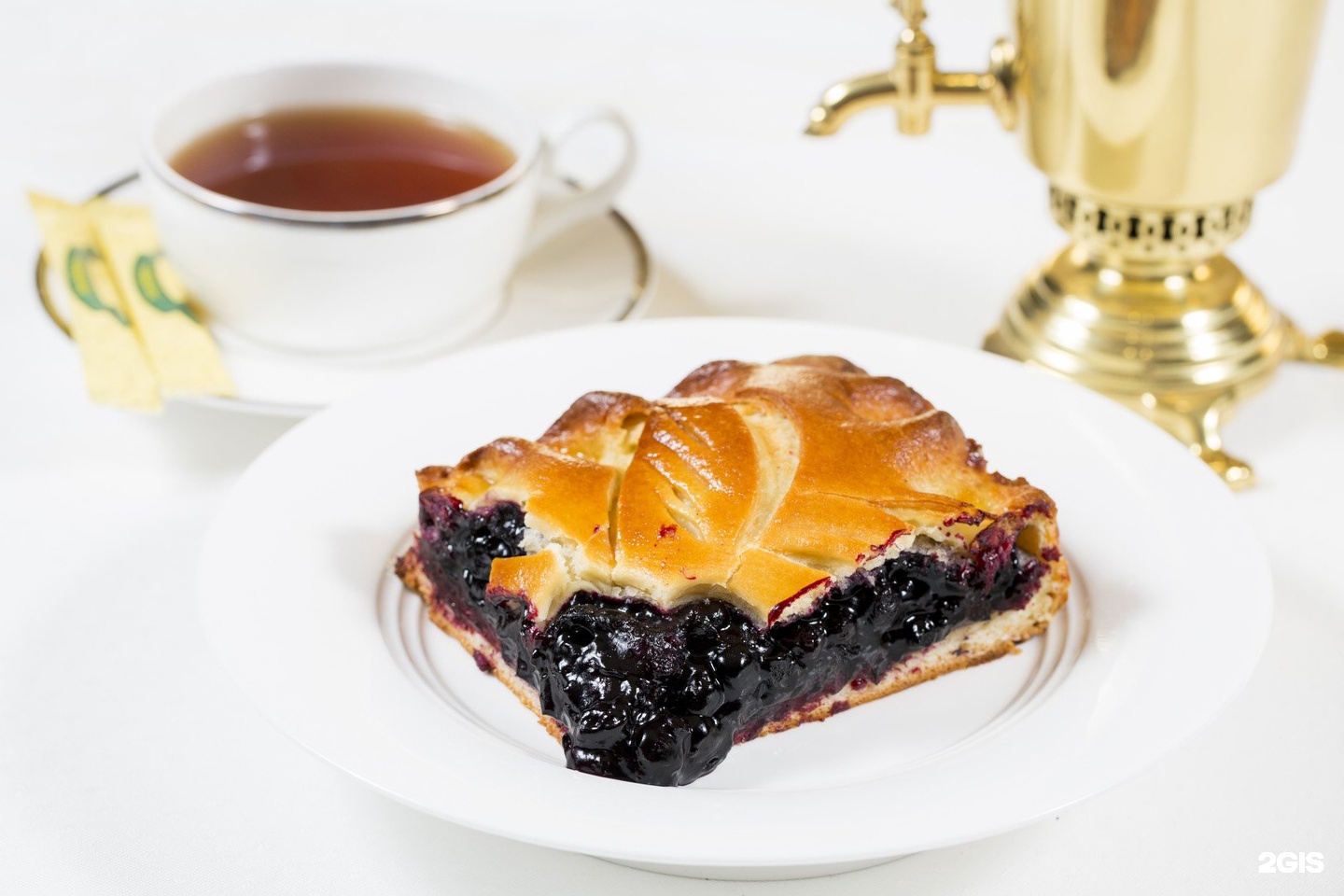 Линдфорс и штолле в чем разница. Сытные пироги. Курник линдфорс. Линдфорс кафе. Рулет с маком и шоколадом.