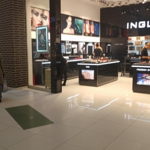 Фото от владельца INGLOT, сеть магазинов косметики