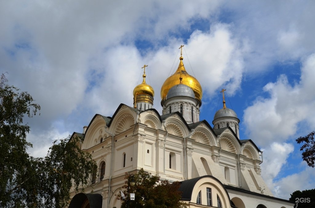 12 июля церковь. Патриарший дворец и Церковь двенадцати апостолов. Церковь двенадцати апостолов Московский Кремль. Патриарший дворец Московского Кремля. Церковь двенадцати апостолов Холмогоры.