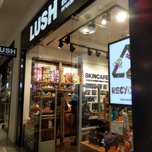 Фото от владельца LUSH, магазин свежей косметики ручной работы