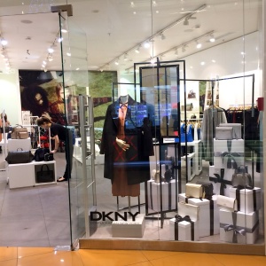 Фото от владельца DKNY, фирменный бутик