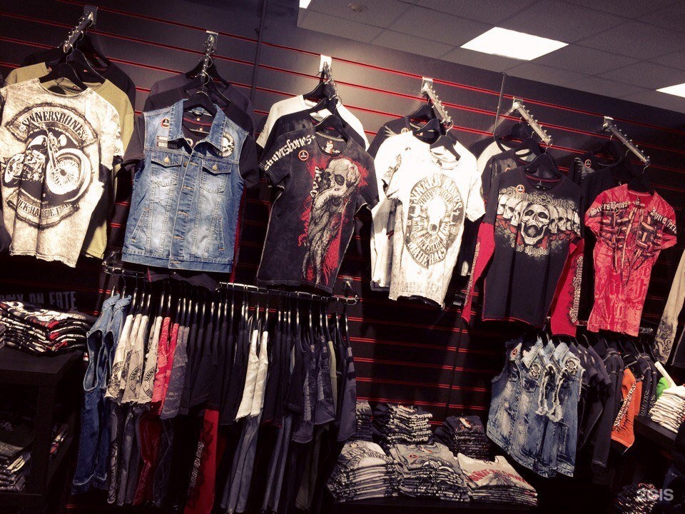 Bones магазин. Американские магазины одежды. Магазин байкерской одежды. Ролл Холл одежда. Магазин для байкеров.