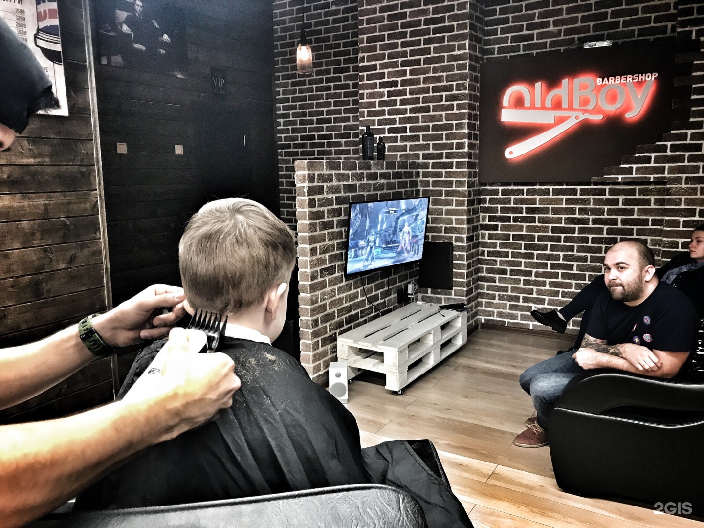 кофе в барбершопе. Oldboy барбершоп. барбершоп новопеределкино. Oldboy барбершоп ульяновск. олдбой ульяновск.