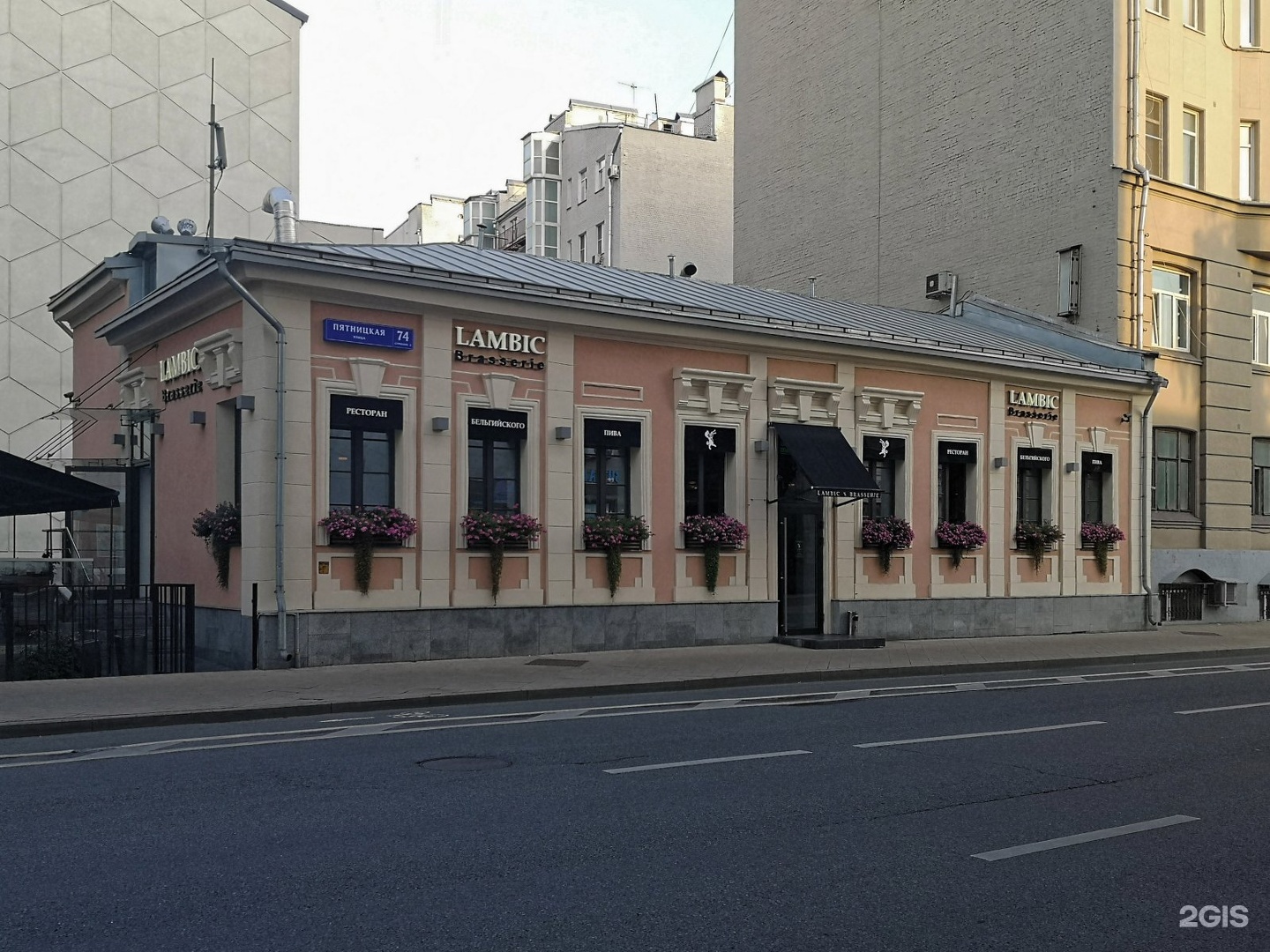 Москва пятницкая улица 74с3 brasserie lambic. Большая Ордынка 65 Lambic. Ламбик на Долгоруковской. Брассерия Ламбик Долгоруковская. Ламбик Добрынинская.