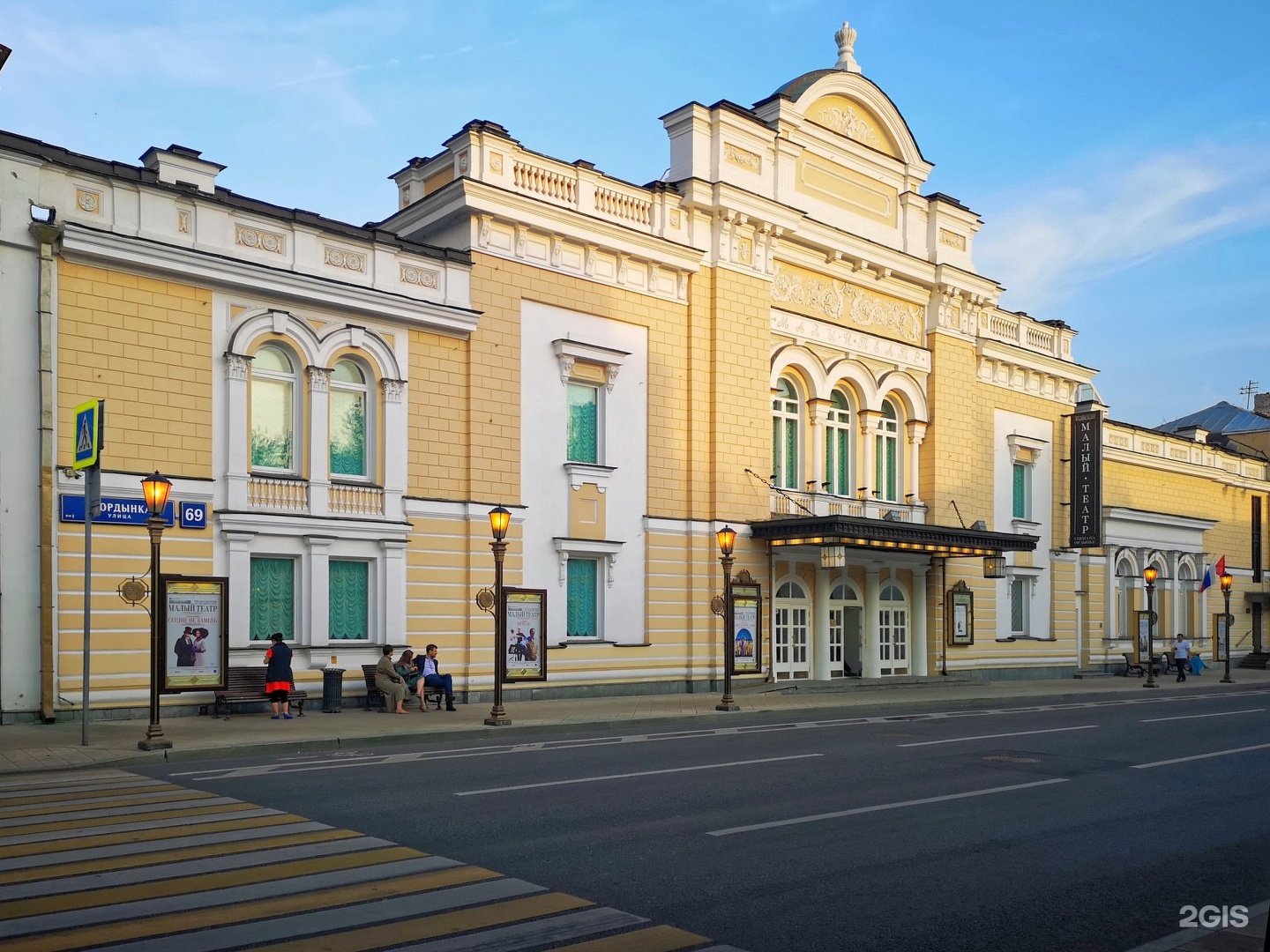 театральная улица москва