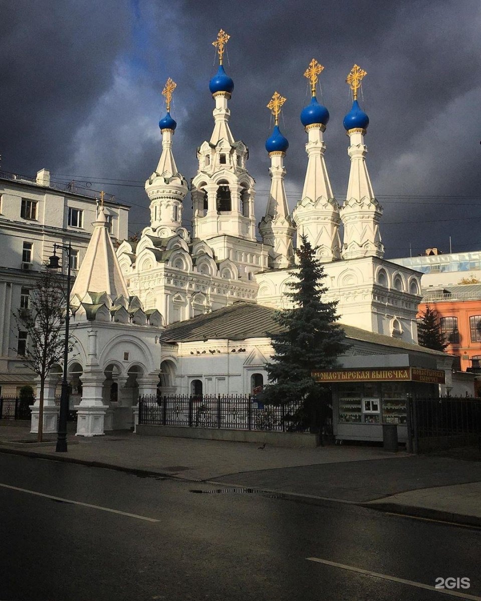 Церковь Рождества в Путинках в Москве